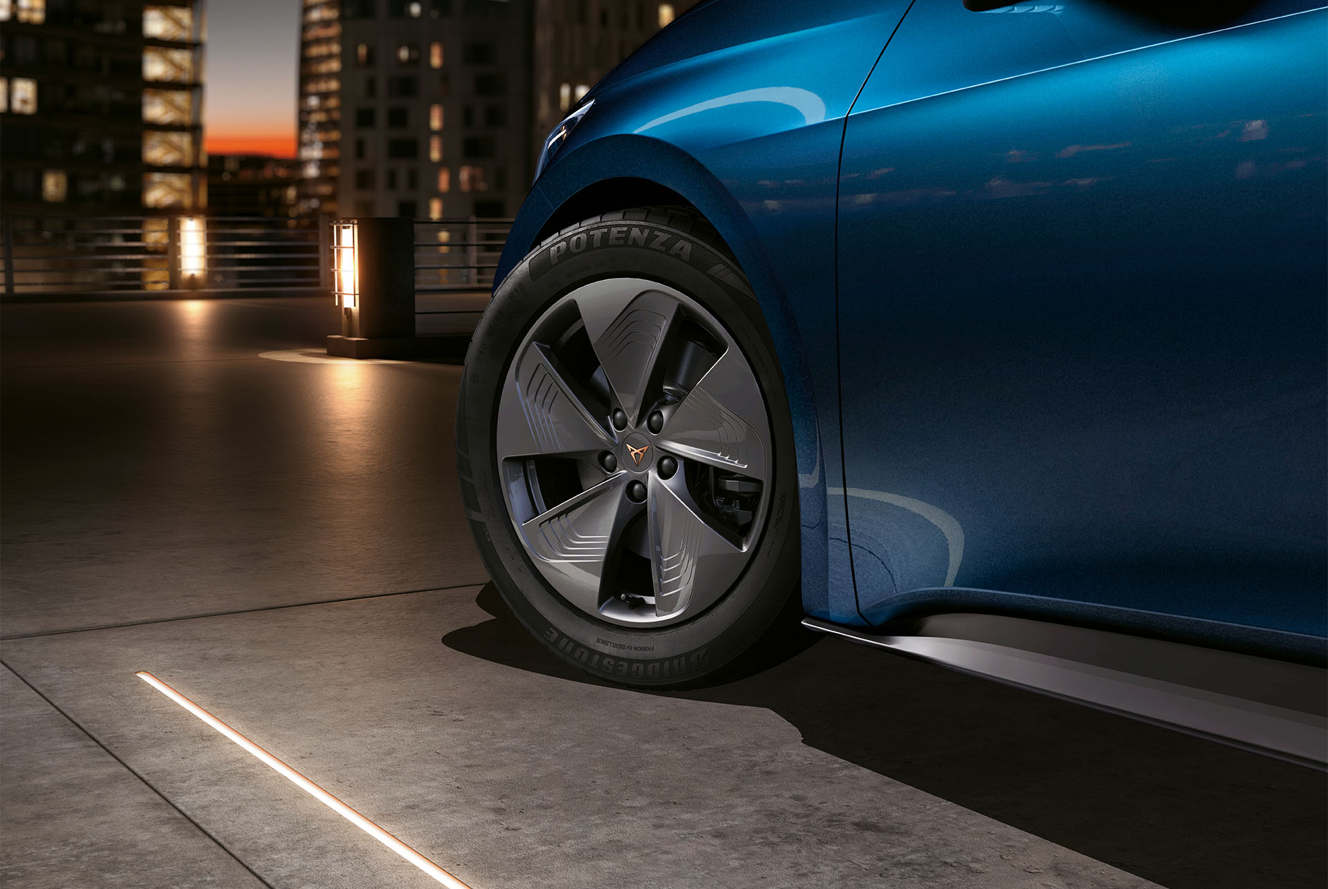 CUPRA Born with 18” Aero wheels in dark aluminium finishes