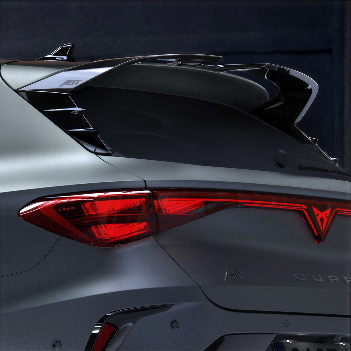 Rear view of the CUPRA Leon SP highlighting the Custom Pack aggressive and aerodynamic details.