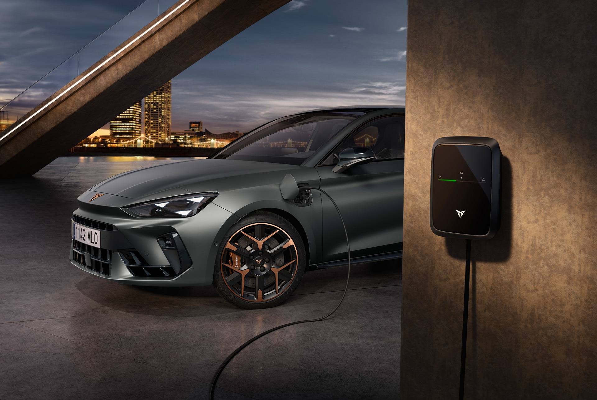 : three quarter bird’s eye view of the new cupra leon 2024 rear, dark setting and mirror reflection of the front.