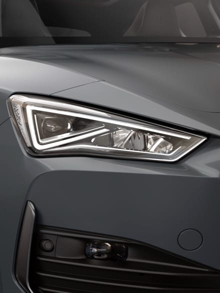 cupra leon 5d hero detailed view headlamps 