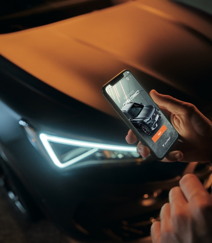 Η%20εφαρμογή%20CUPRA%20CONNECT%20σε%20ένα%20smartphone