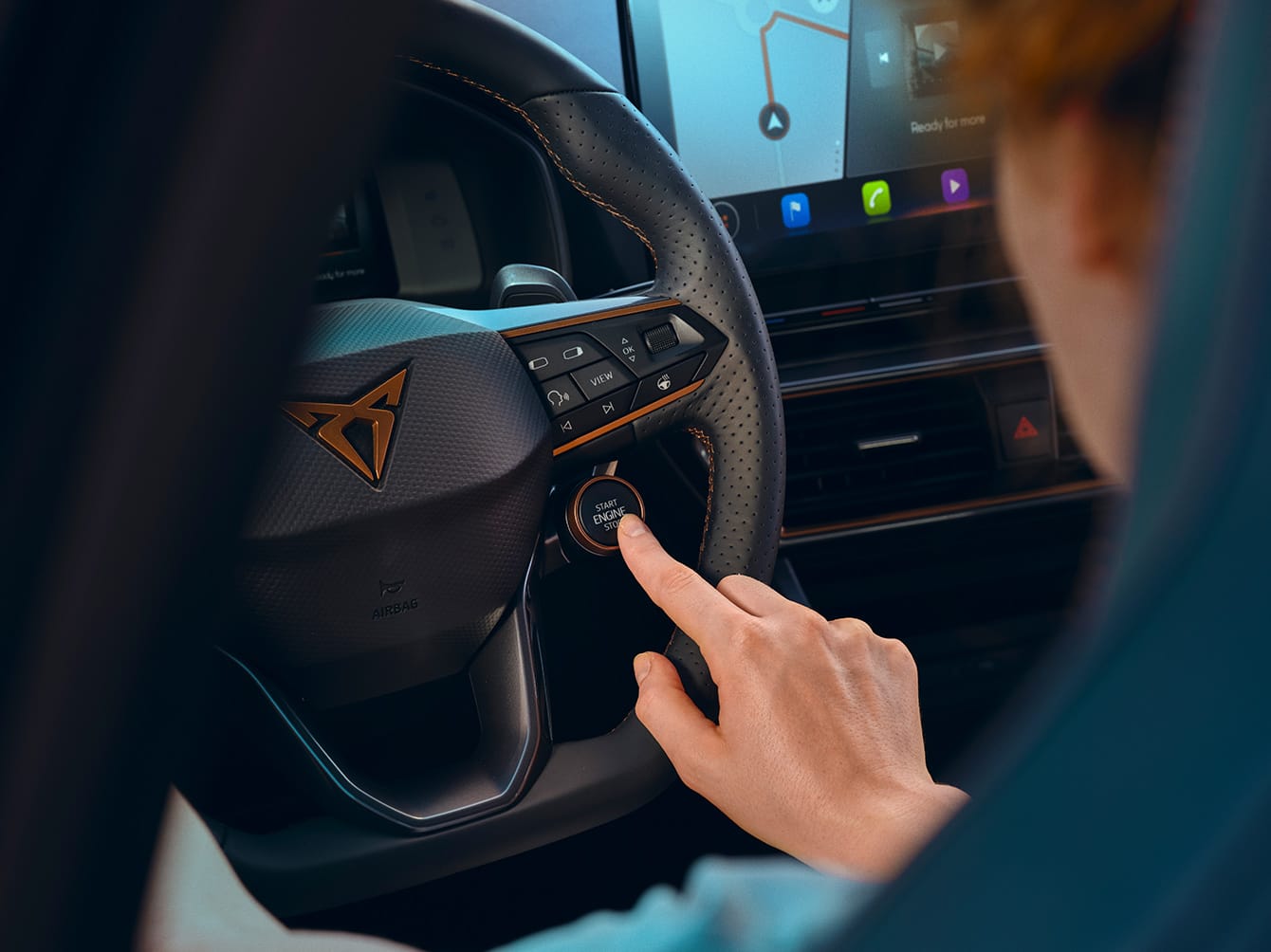 Τιμόνι CUPRA electric performance με ενσωματωμένα κουμπιά