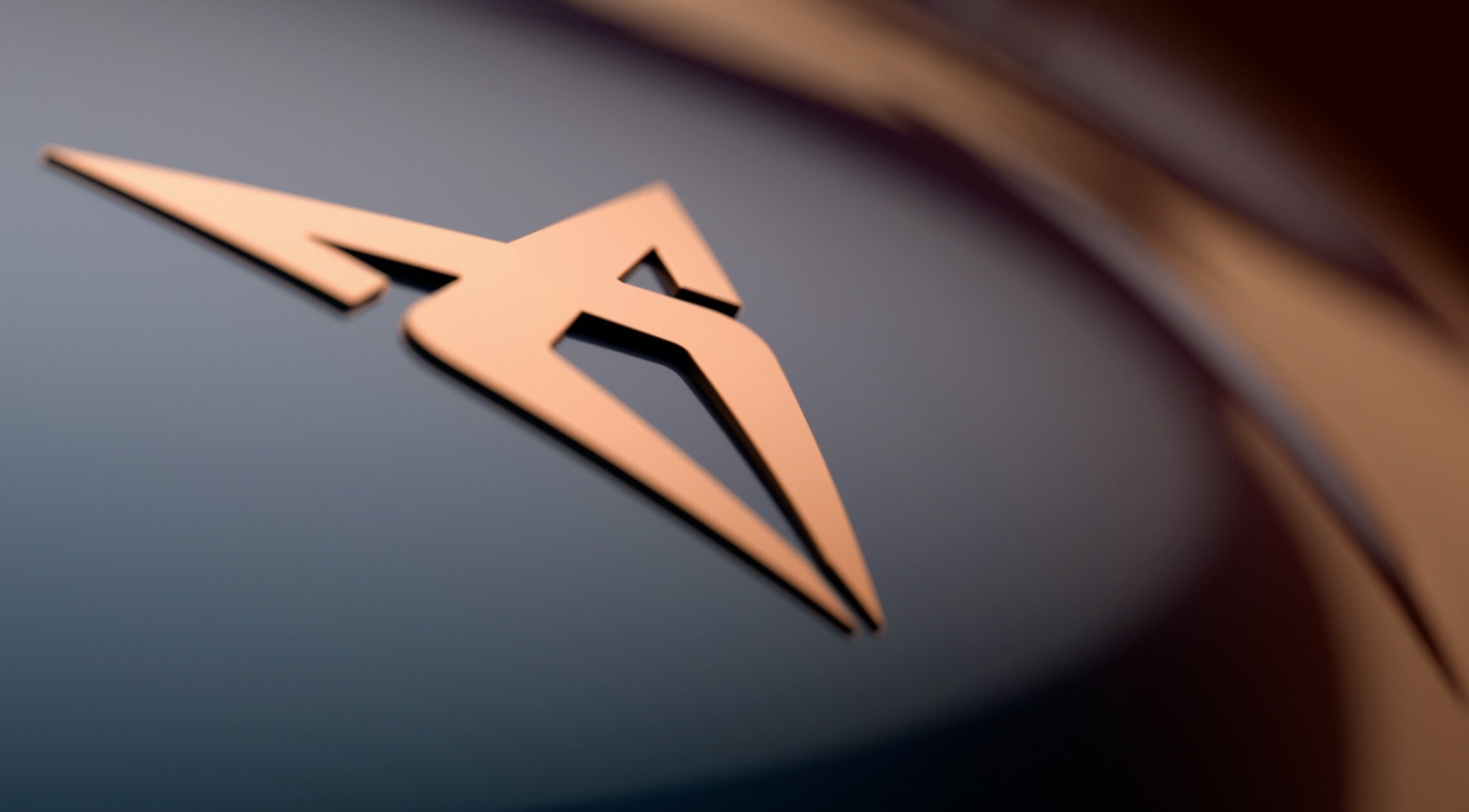 Το πλήρως ηλεκτρικό CUPRA el-Born και το logo της CUPRA Το πλήρως ηλεκτρικό CUPRA el-Born και το logo της CUPRA